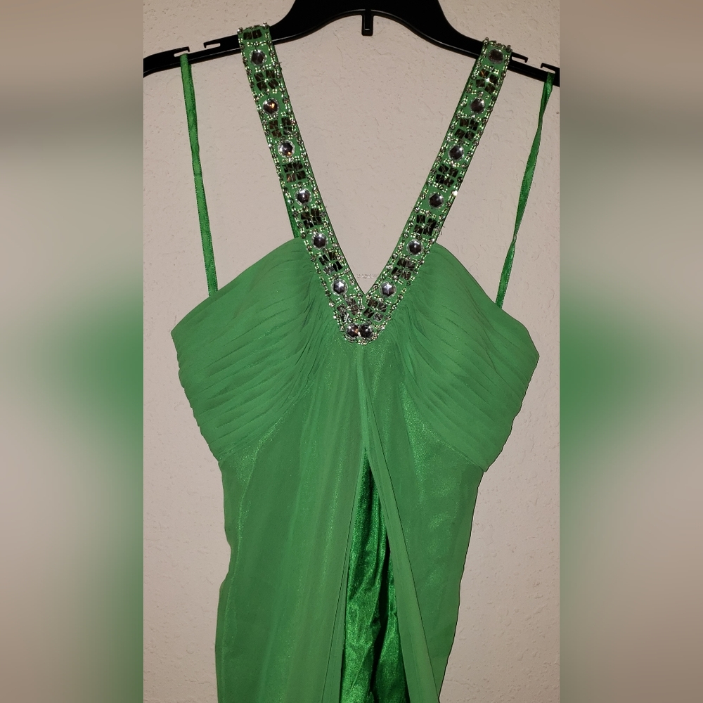 Hailey Logan by Adrianna Papell Emerald Green evening gown size 1/2 (cpd116)